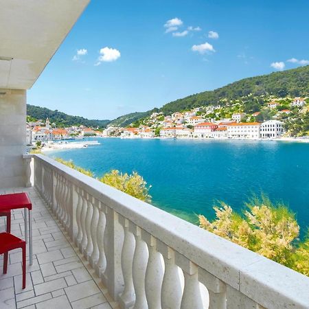 Beautiful Home In Pucisca With Wifi Luaran gambar