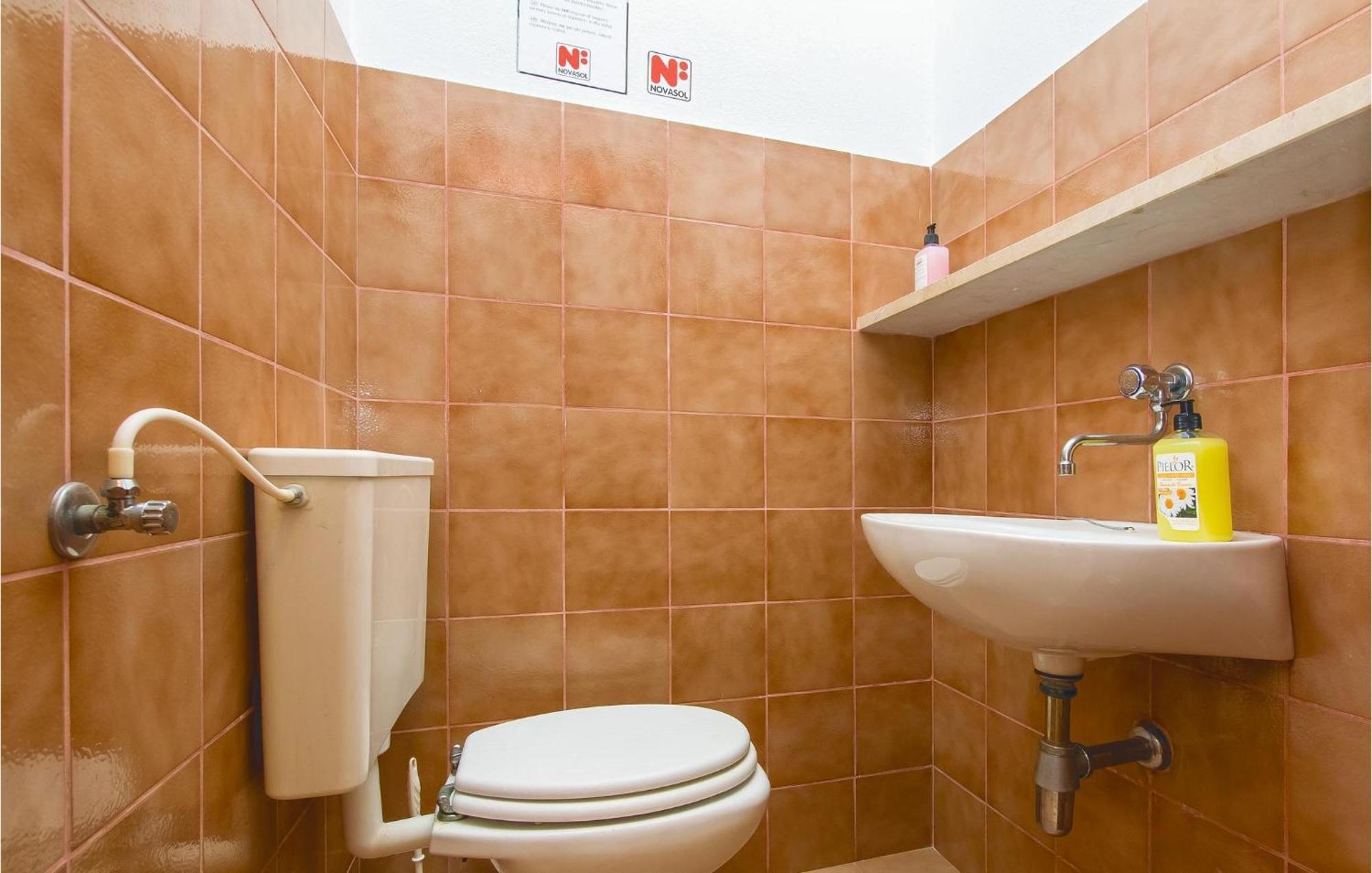 Beautiful Home In Pucisca With Wifi Luaran gambar