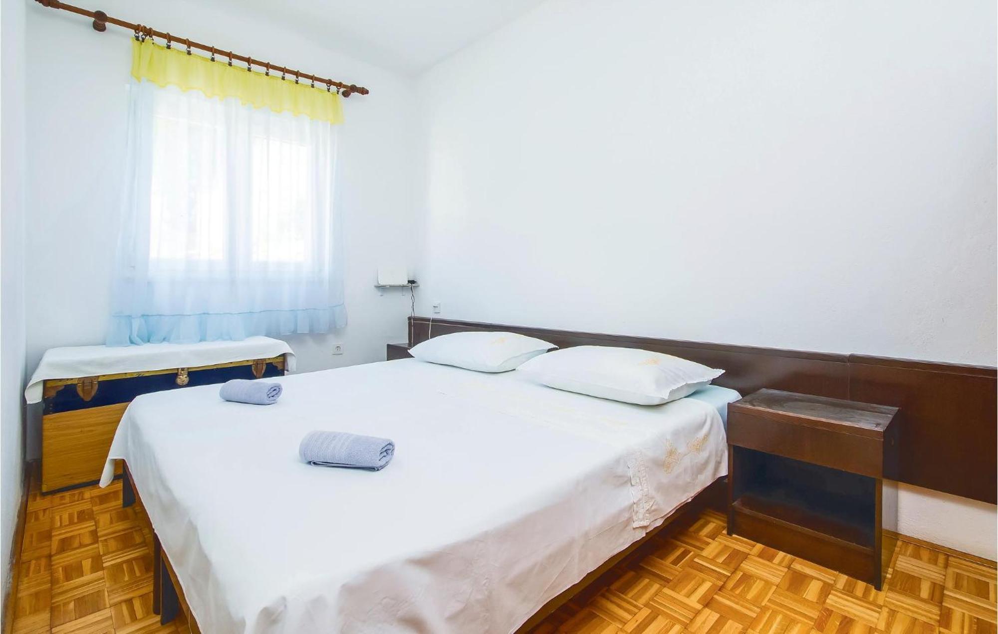 Beautiful Home In Pucisca With Wifi Luaran gambar
