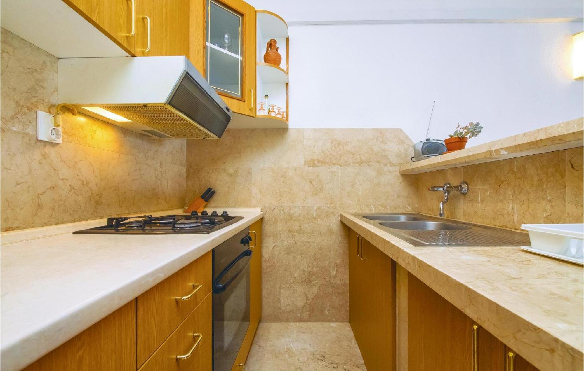 Beautiful Home In Pucisca With Wifi Luaran gambar