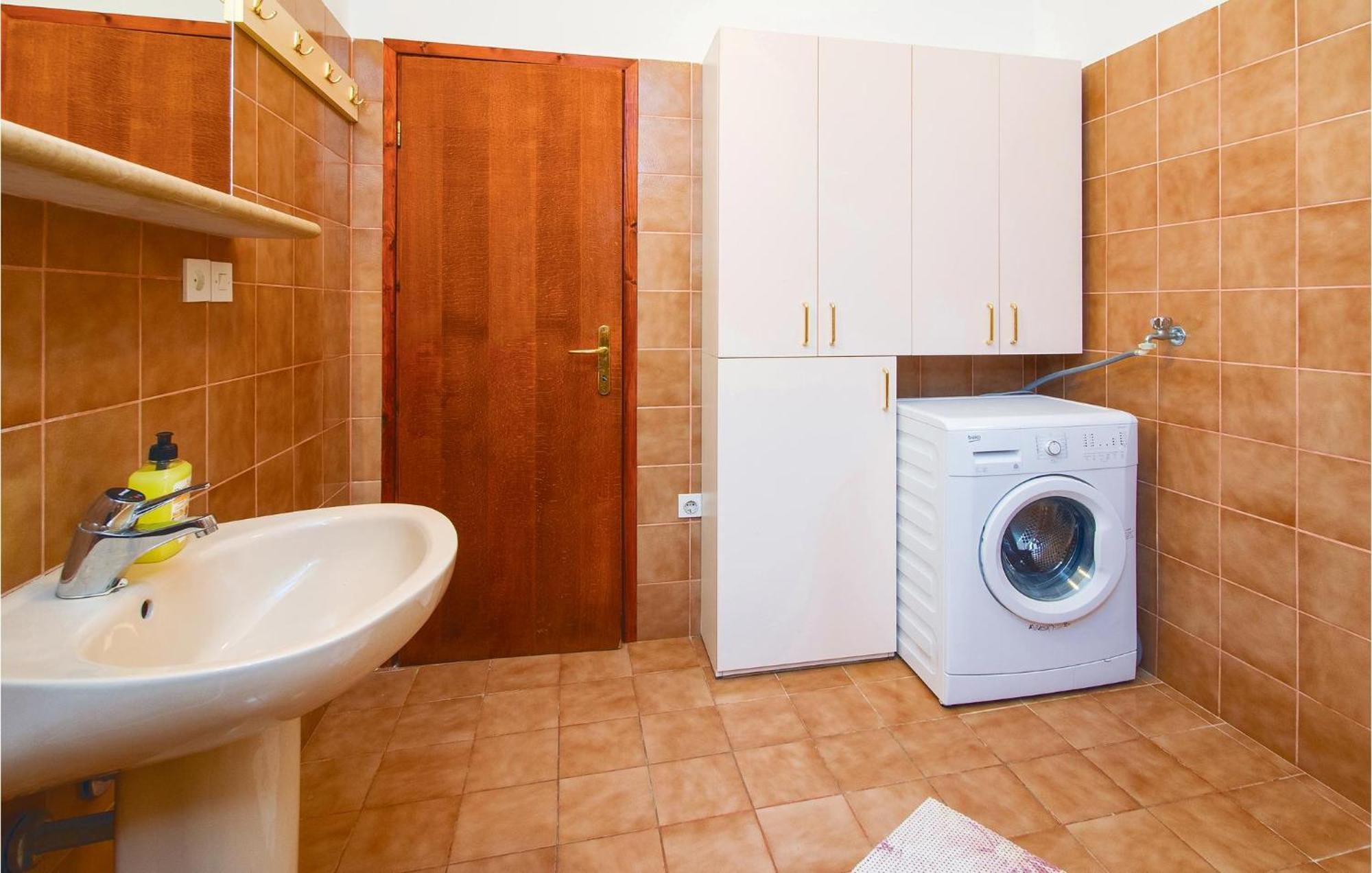 Beautiful Home In Pucisca With Wifi Luaran gambar