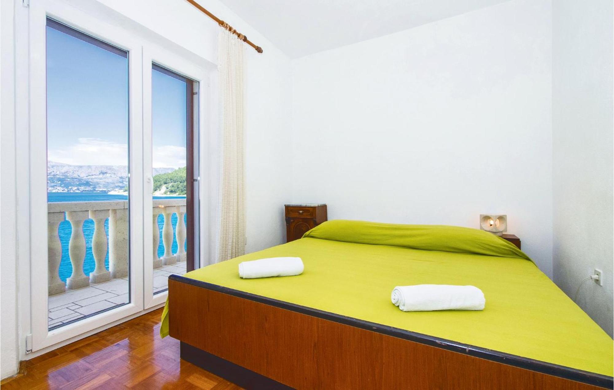 Beautiful Home In Pucisca With Wifi Luaran gambar